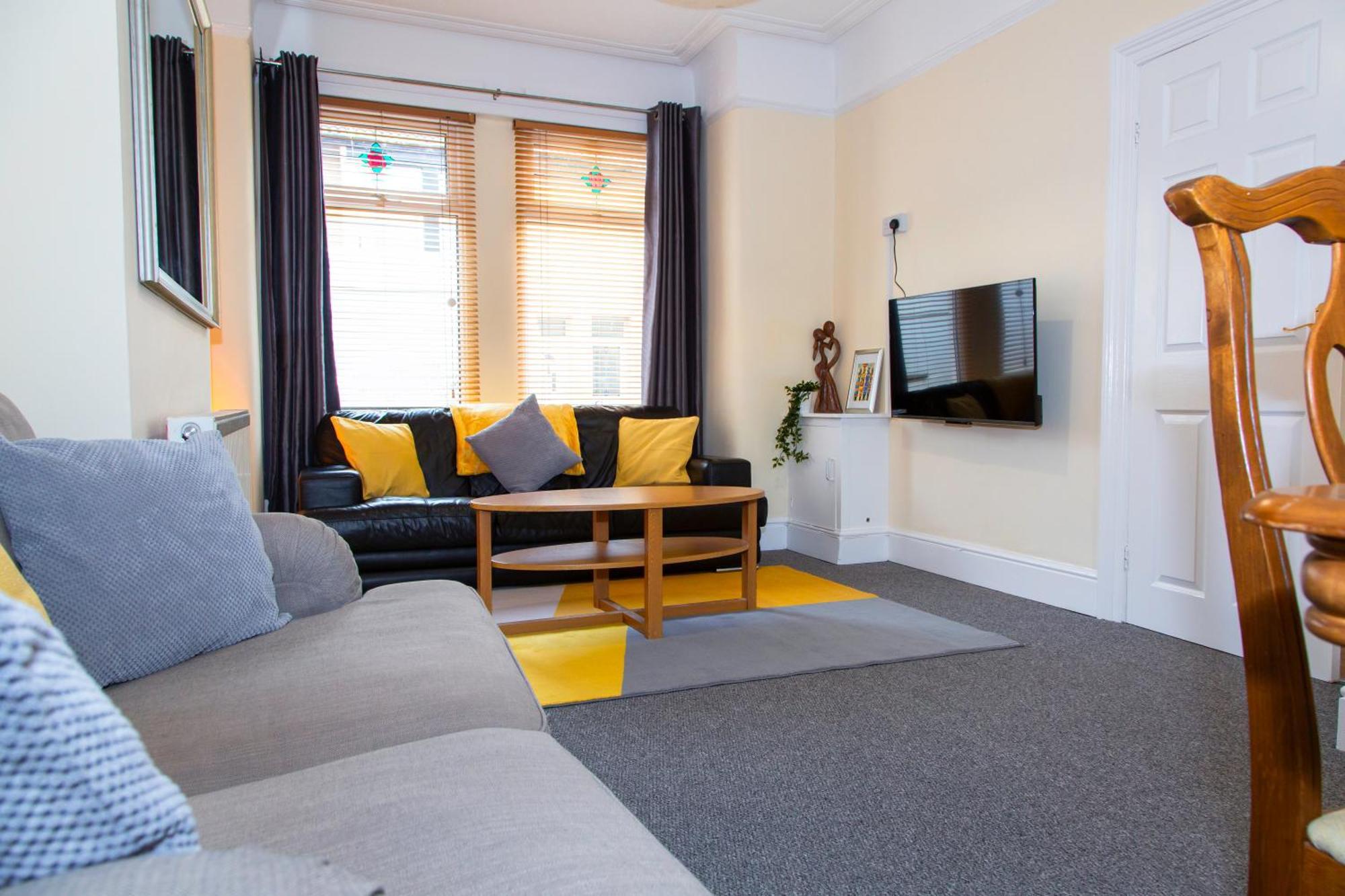 Newly Launched 3 Bedroom House With Free Parking Litherland Eksteriør billede