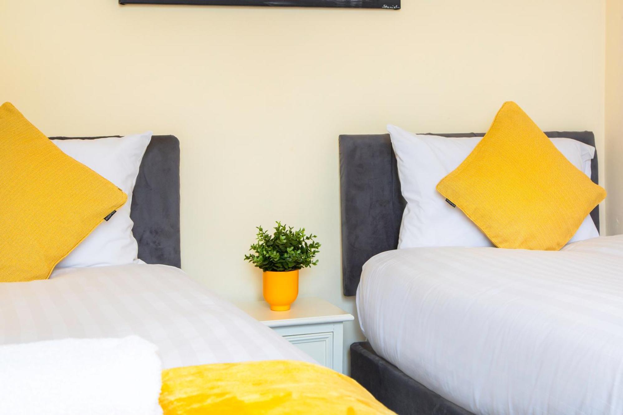 Newly Launched 3 Bedroom House With Free Parking Litherland Eksteriør billede