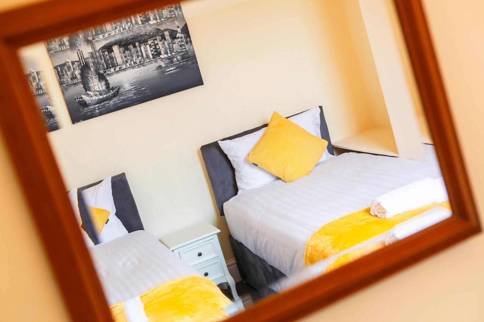 Newly Launched 3 Bedroom House With Free Parking Litherland Eksteriør billede