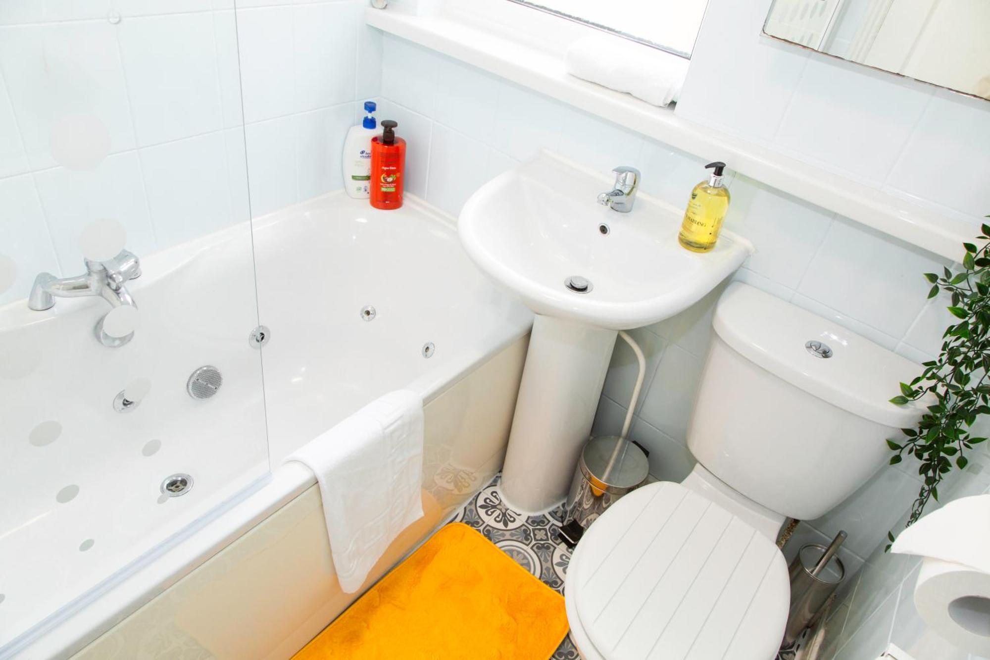 Newly Launched 3 Bedroom House With Free Parking Litherland Eksteriør billede