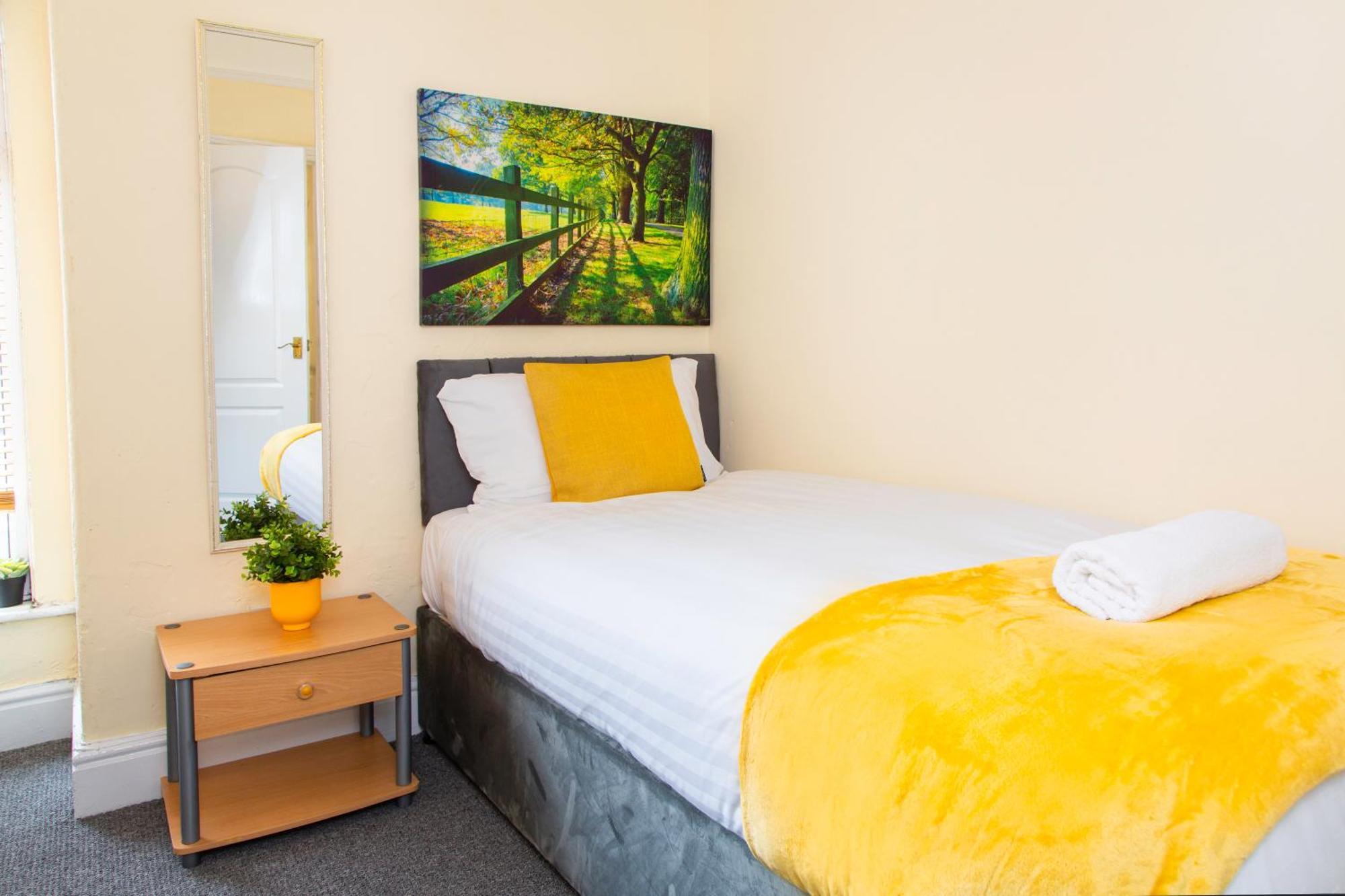 Newly Launched 3 Bedroom House With Free Parking Litherland Eksteriør billede