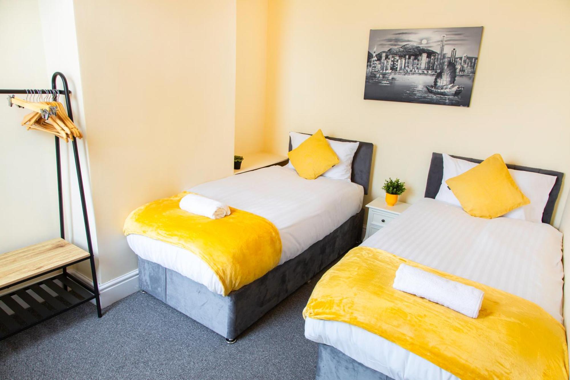 Newly Launched 3 Bedroom House With Free Parking Litherland Eksteriør billede