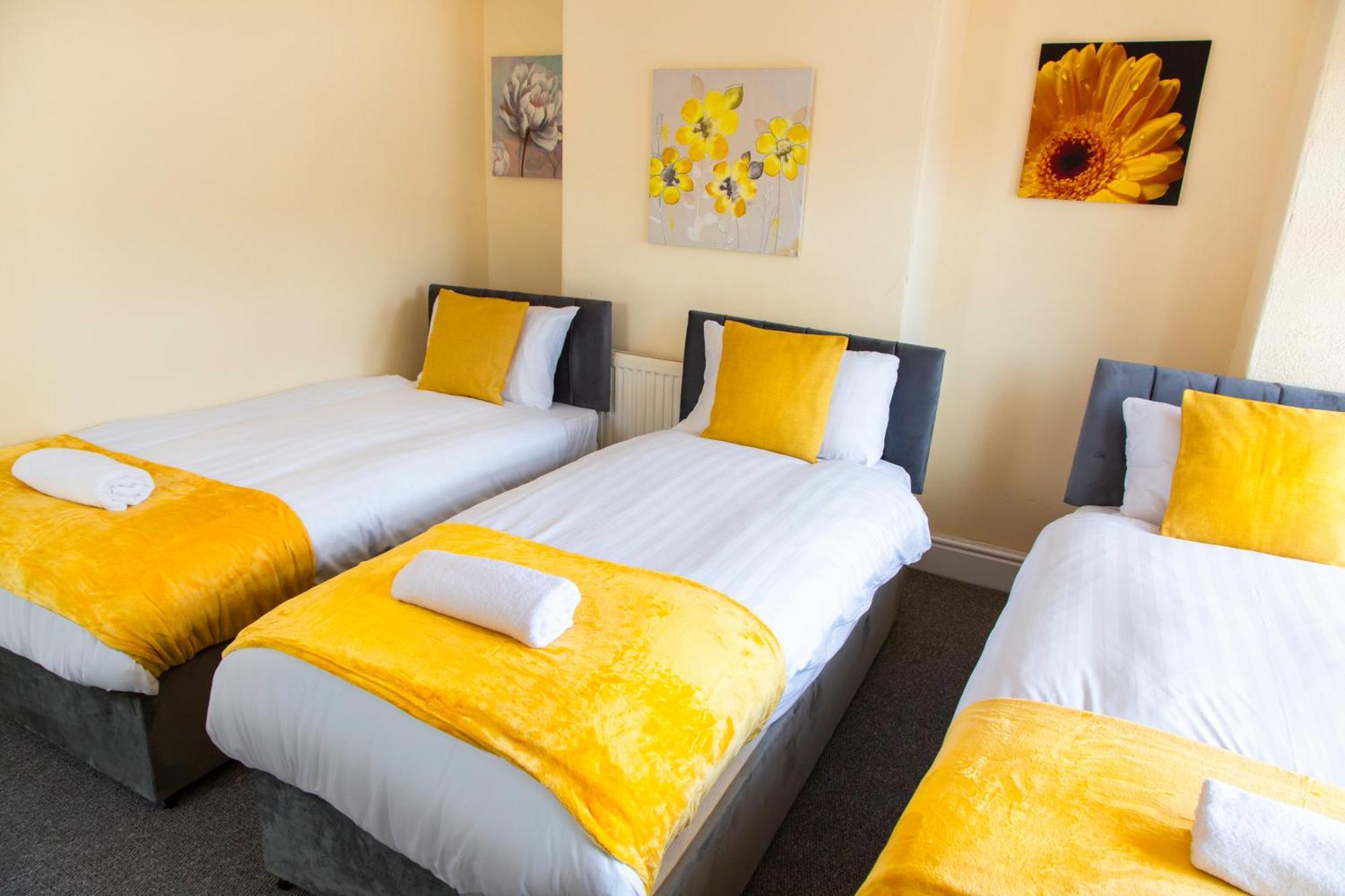Newly Launched 3 Bedroom House With Free Parking Litherland Eksteriør billede