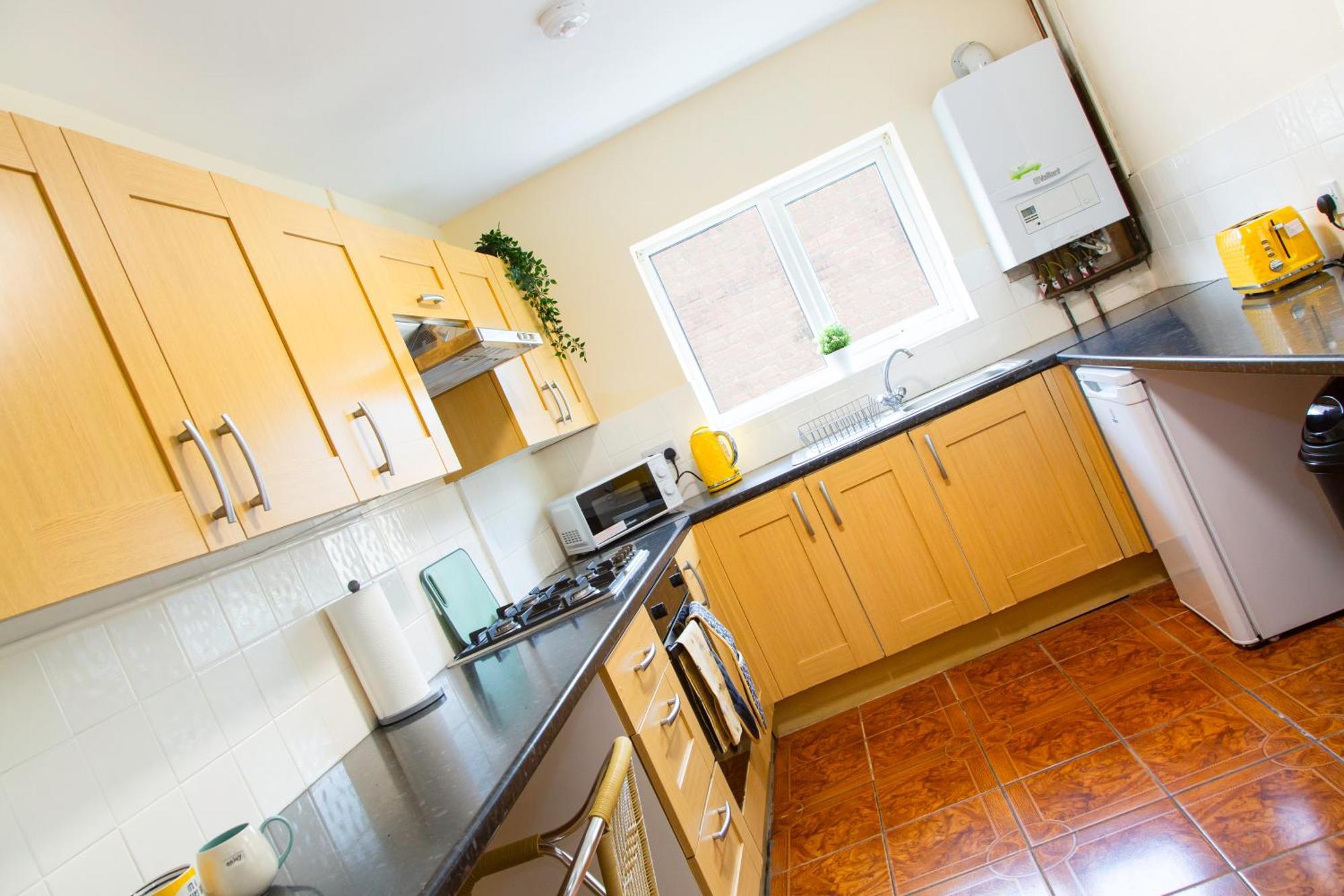 Newly Launched 3 Bedroom House With Free Parking Litherland Eksteriør billede